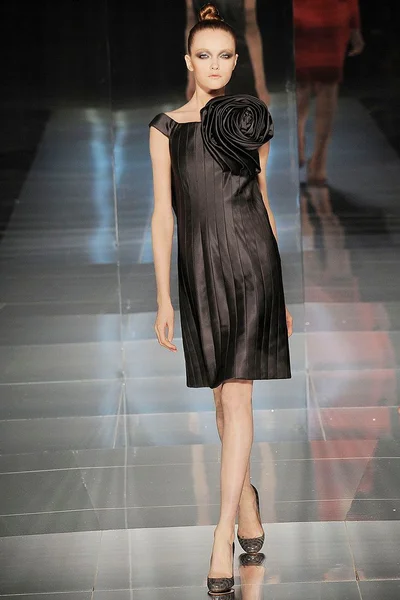 Look 16